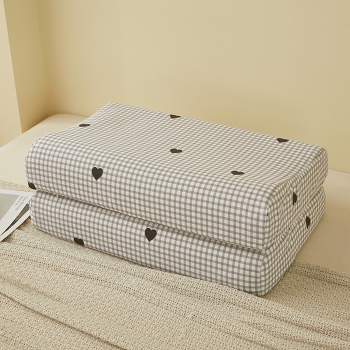 91家纺网 家纺一手货源 找家纺 翎盈家纺 2026款ins风小清新卡通纯棉乳胶枕专用枕套全棉波浪形枕头套 格子爱心-灰