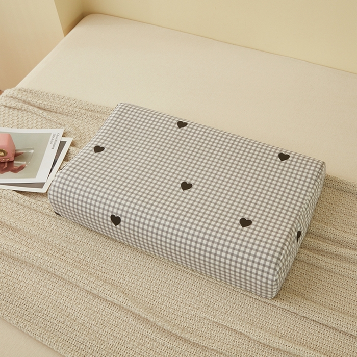 91家纺网 家纺一手货源 找家纺 翎盈家纺 2026款ins风小清新卡通纯棉乳胶枕专用枕套全棉波浪形枕头套 格子爱心-灰