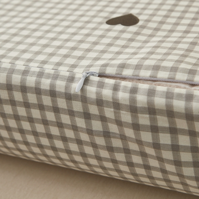 91家纺网 家纺一手货源 找家纺 翎盈家纺 2026款ins风小清新卡通纯棉乳胶枕专用枕套全棉波浪形枕头套 格子爱心-灰