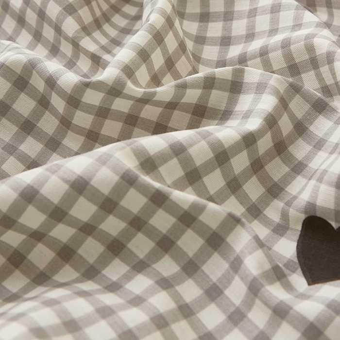 91家纺网 家纺一手货源 找家纺 翎盈家纺 2026款ins风小清新卡通纯棉乳胶枕专用枕套全棉波浪形枕头套 格子爱心-灰