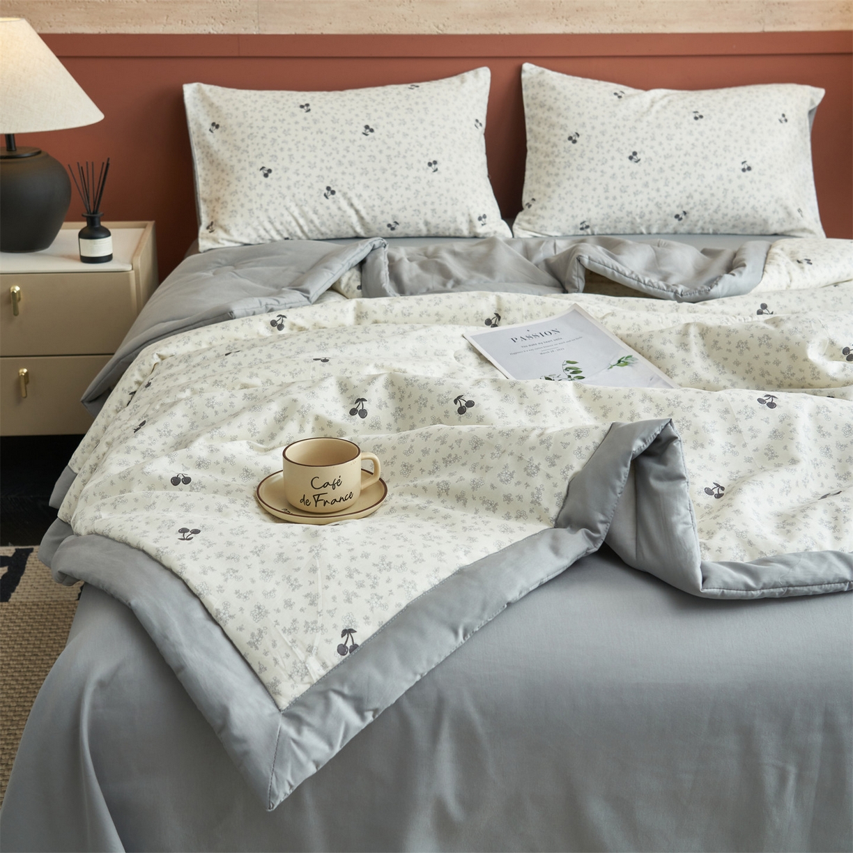 91家纺网 家纺一手货源 找家纺 恒爱家纺 2026新款全棉纯棉12868印花夏被夏凉被空调被 UJ墨兰樱桃