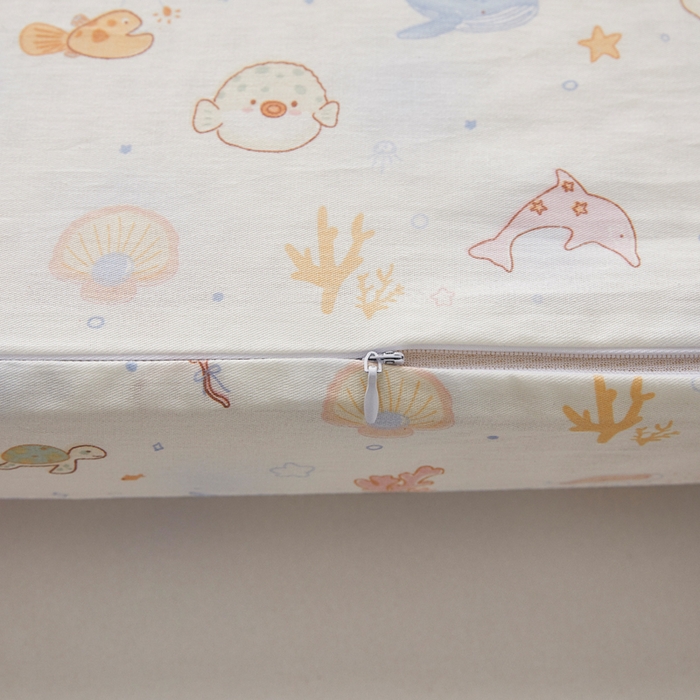 91家纺网 家纺一手货源 找家纺 翎盈家纺 2026款ins风小清新卡通纯棉乳胶枕专用枕套全棉波浪形枕头套 海底总动员