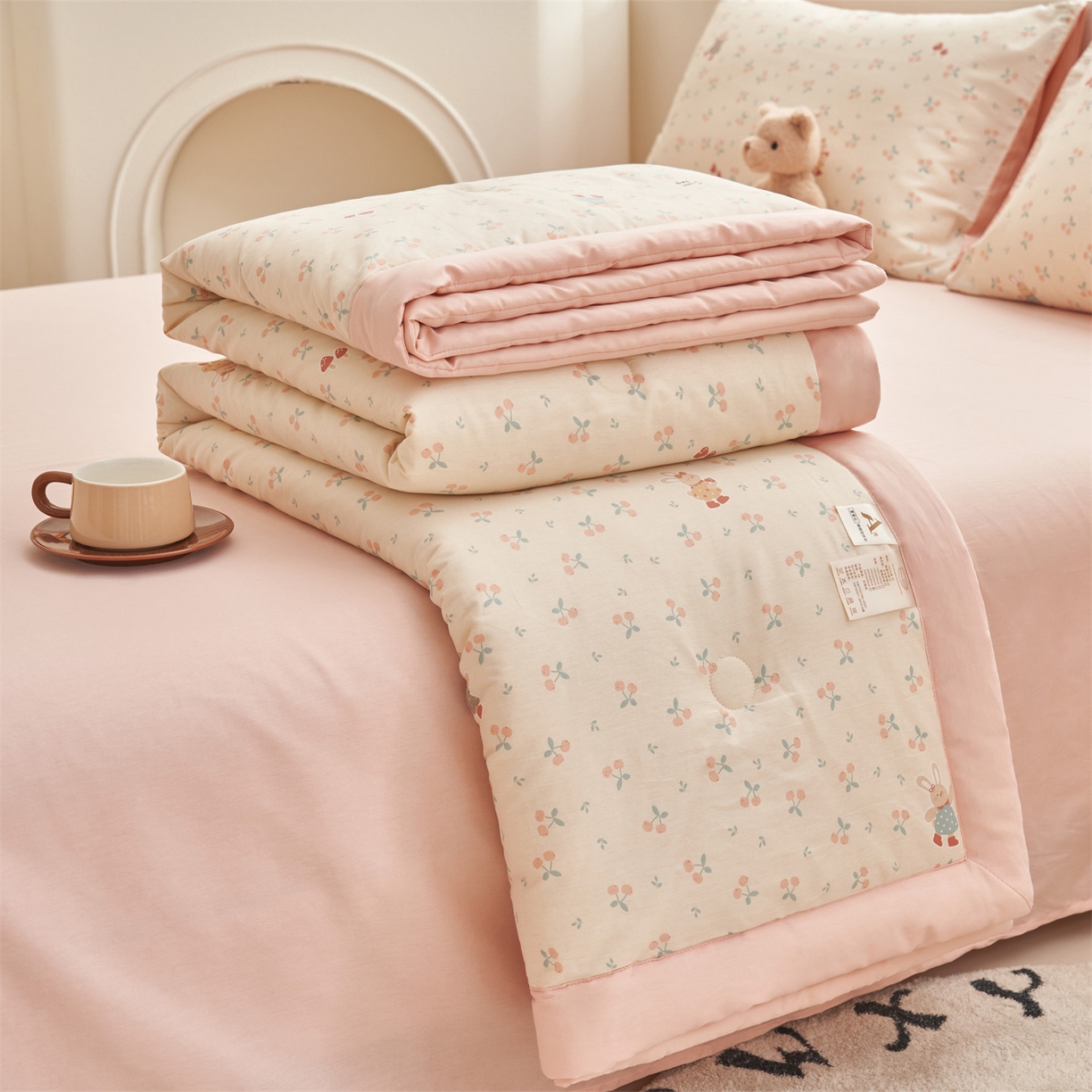 91家纺网 家纺一手货源 找家纺 恒爱家纺 2026新款全棉纯棉12868印花夏被夏凉被空调被 UJ跳跳兔