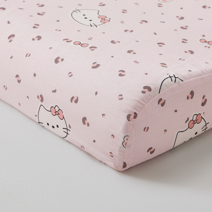 91家纺网 家纺一手货源 找家纺 翎盈家纺 2026款ins风小清新卡通纯棉乳胶枕专用枕套全棉波浪形枕头套 凯蒂小姐-粉