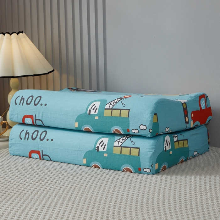 91家纺网 家纺一手货源 找家纺 翎盈家纺 2026款ins风小清新卡通纯棉乳胶枕专用枕套全棉波浪形枕头套 汽车小镇