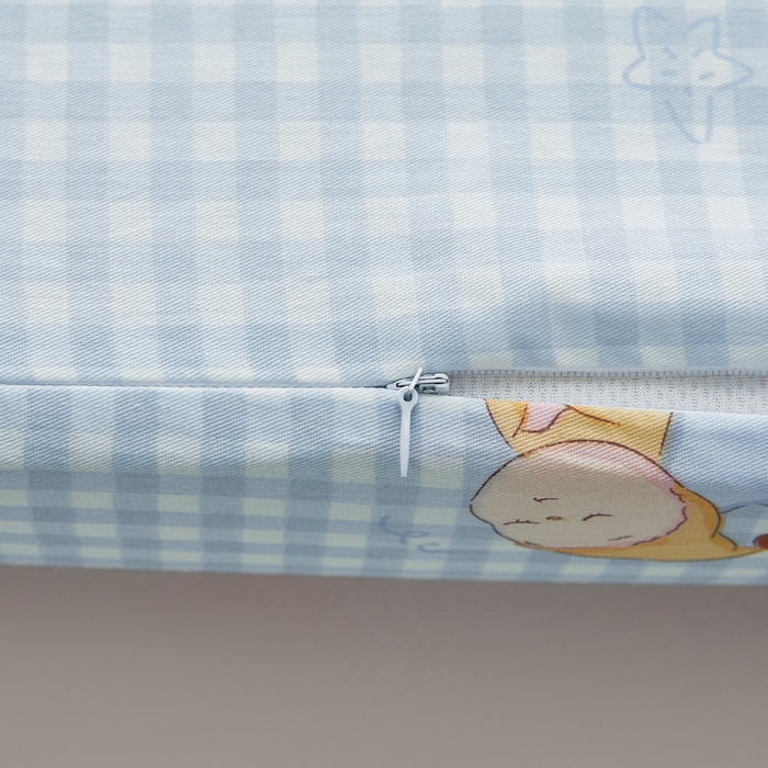 91家纺网 家纺一手货源 找家纺 翎盈家纺 2026款ins风小清新卡通纯棉乳胶枕专用枕套全棉波浪形枕头套 甜梦小精灵-蓝