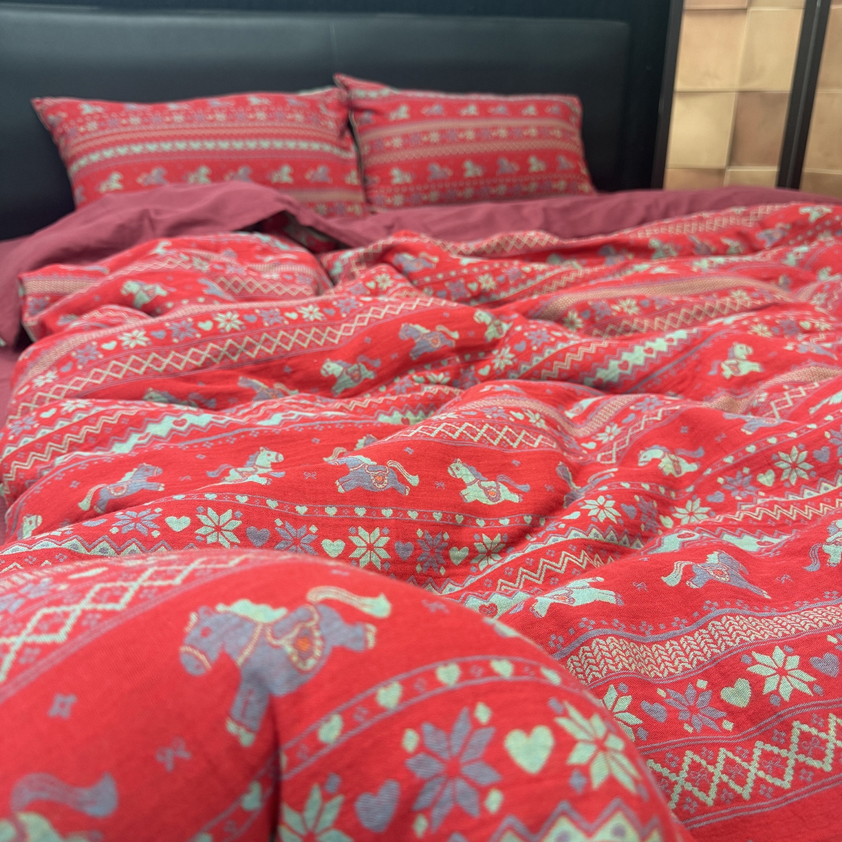 91家纺网 家纺一手货源 找家纺 （总）仰望棉麻双层纱供应链 2026新款快乐小马全棉色织提花四件套