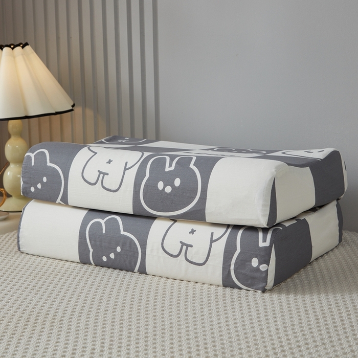 91家纺网 家纺一手货源 找家纺 翎盈家纺 2026款ins风小清新卡通纯棉乳胶枕专用枕套全棉波浪形枕头套 幸运兔