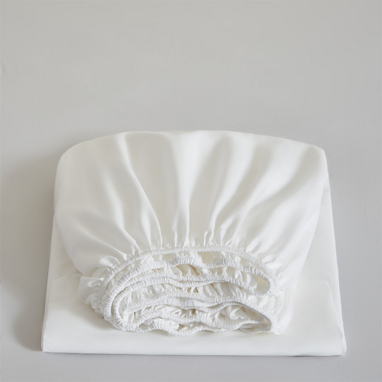 91家纺网 家纺一手货源 找家纺 女子家纺 2026新款贴身亲肤全棉全包裹纯色床笠 雪月白