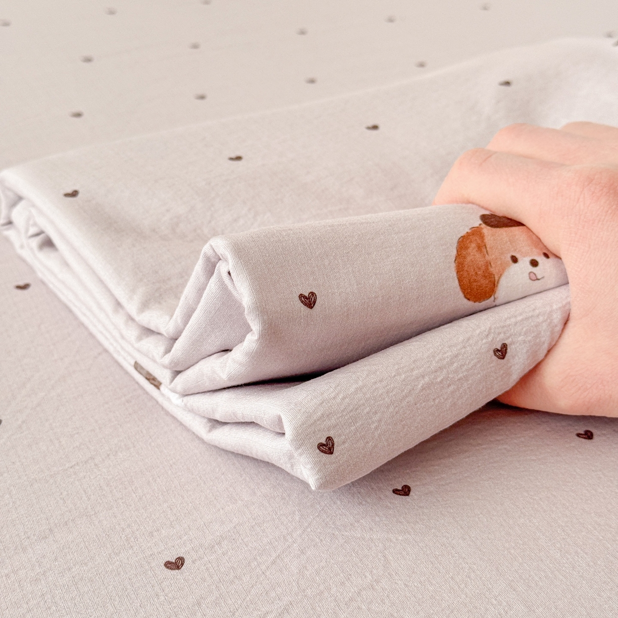 91家纺网 家纺一手货源 找家纺 丽美人家纺 2026新款A类皱皱双层纱印花单床单床单单件 爱心小狗