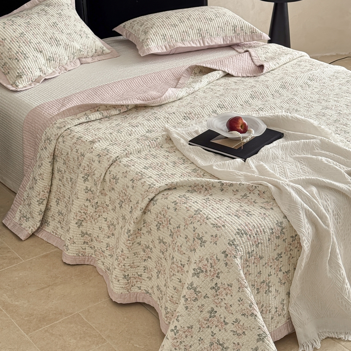 91家纺网 家纺一手货源 找家纺 （总）床盖工厂店 2026春夏新款双面100%全棉填充棉花床盖三件套,爱丽丝,安然,半壶纱,朵唯,花千束,可云,风筝误,丽莎,流苏,露华浓,暮色,奶昔,倾城,清陌（米）,恬美（粉）,甜心公主（粉）,晚烟,忆江南,玉楼春,悦色,云汐,栀夏,包装图