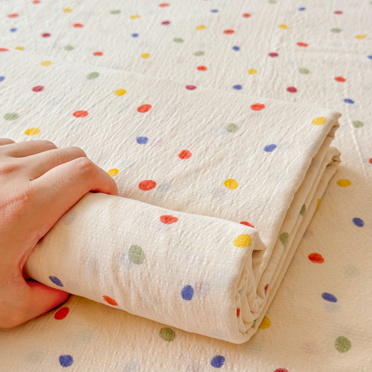 91家纺网 家纺一手货源 找家纺 丽美人家纺 2026新款A类皱皱双层纱印花单床单床单单件 彩色波点