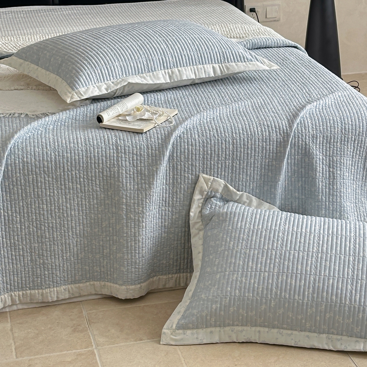 91家纺网 家纺一手货源 找家纺 床盖工厂店 2026春夏新款双面100%全棉填充棉花床盖三件套 花千束