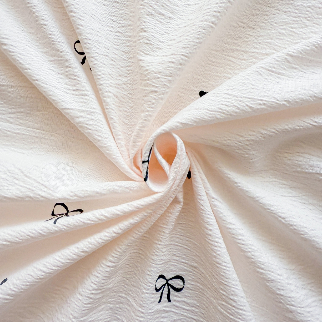 91家纺网 家纺一手货源 找家纺 丽美人家纺 2026新款A类皱皱双层纱印花单床单床单单件 粉蝴蝶结