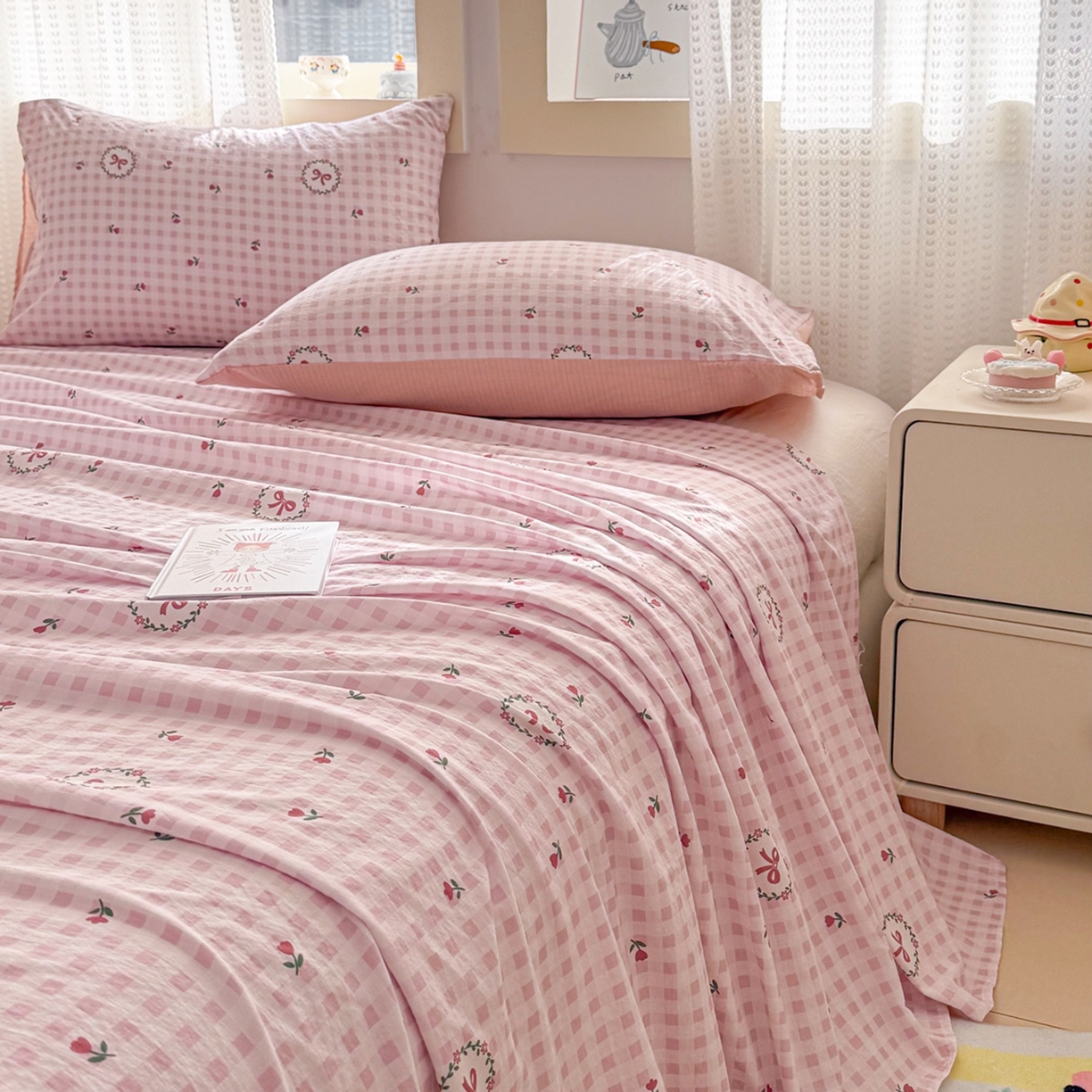 91家纺网 家纺一手货源 找家纺 丽美人家纺 2026新款A类皱皱双层纱印花单床单床单单件 格子蝴蝶结