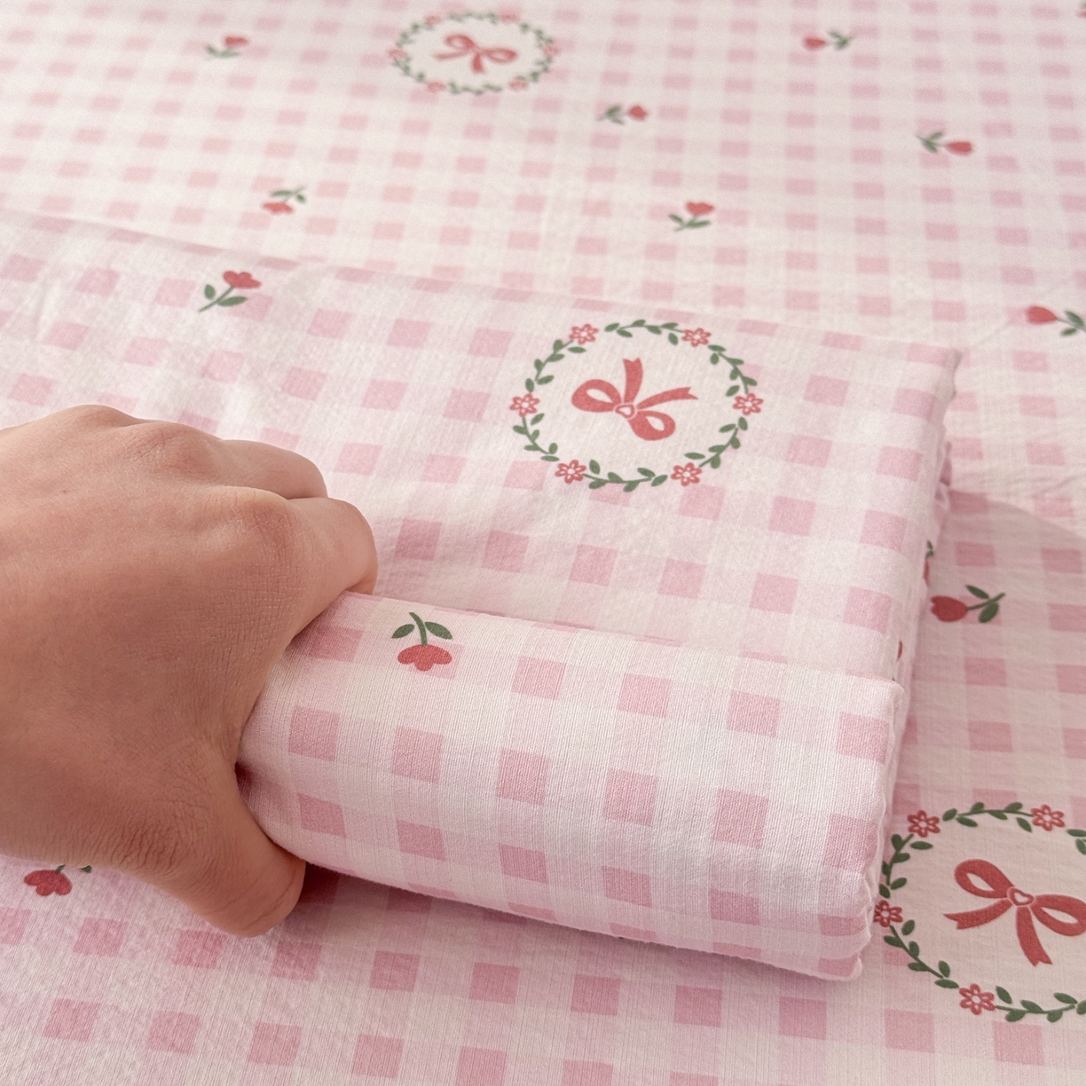 91家纺网 家纺一手货源 找家纺 丽美人家纺 2026新款A类皱皱双层纱印花单床单床单单件 格子蝴蝶结