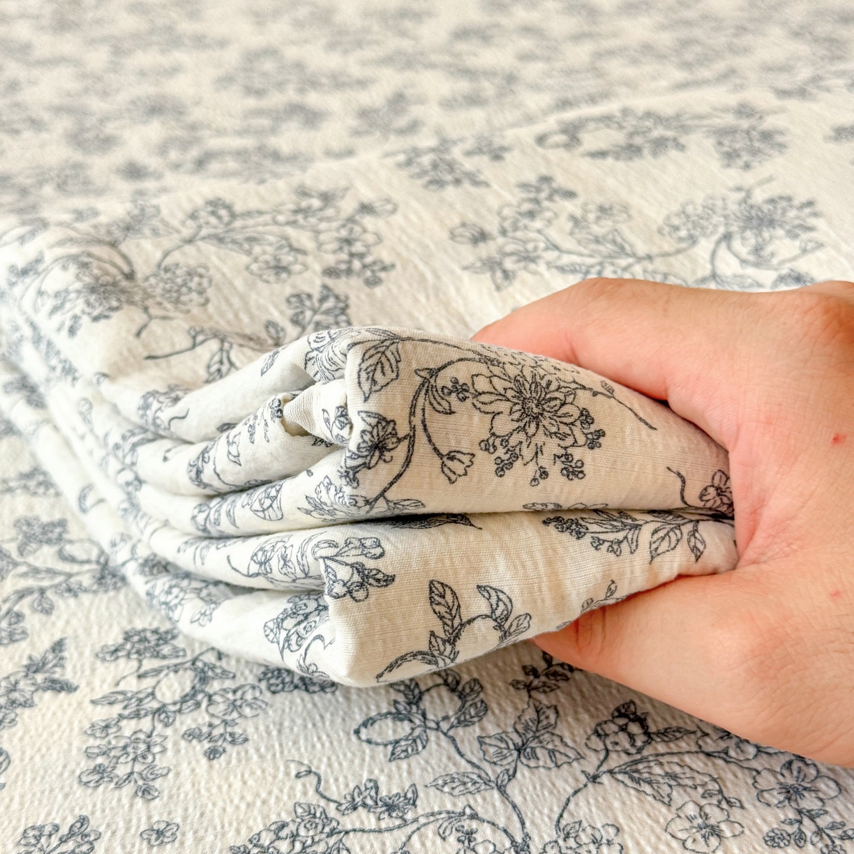 91家纺网 家纺一手货源 找家纺 丽美人家纺 2026新款A类皱皱双层纱印花单床单床单单件 花开漫漫