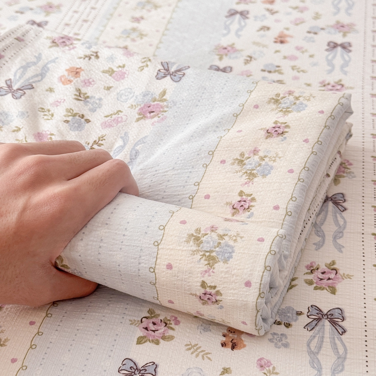 91家纺网 家纺一手货源 找家纺 丽美人家纺 2026新款A类皱皱双层纱印花单床单床单单件 花漫蝴蝶