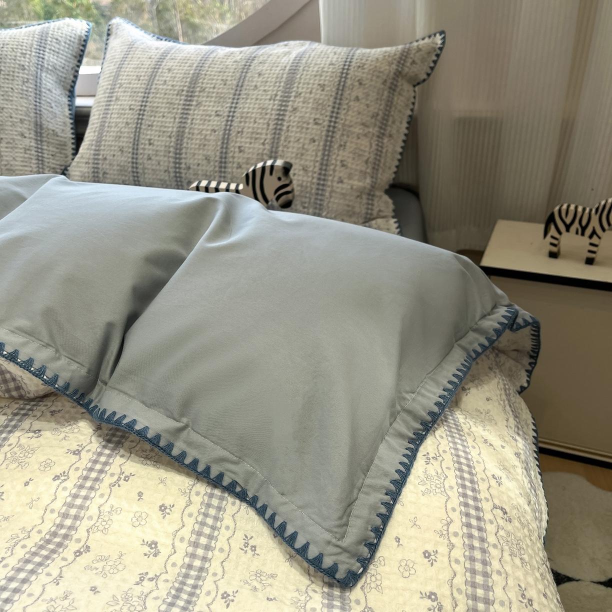 91家纺网 家纺一手货源 找家纺 如一 2026新款全棉华夫格三角针工艺四件套 泡芙-灰