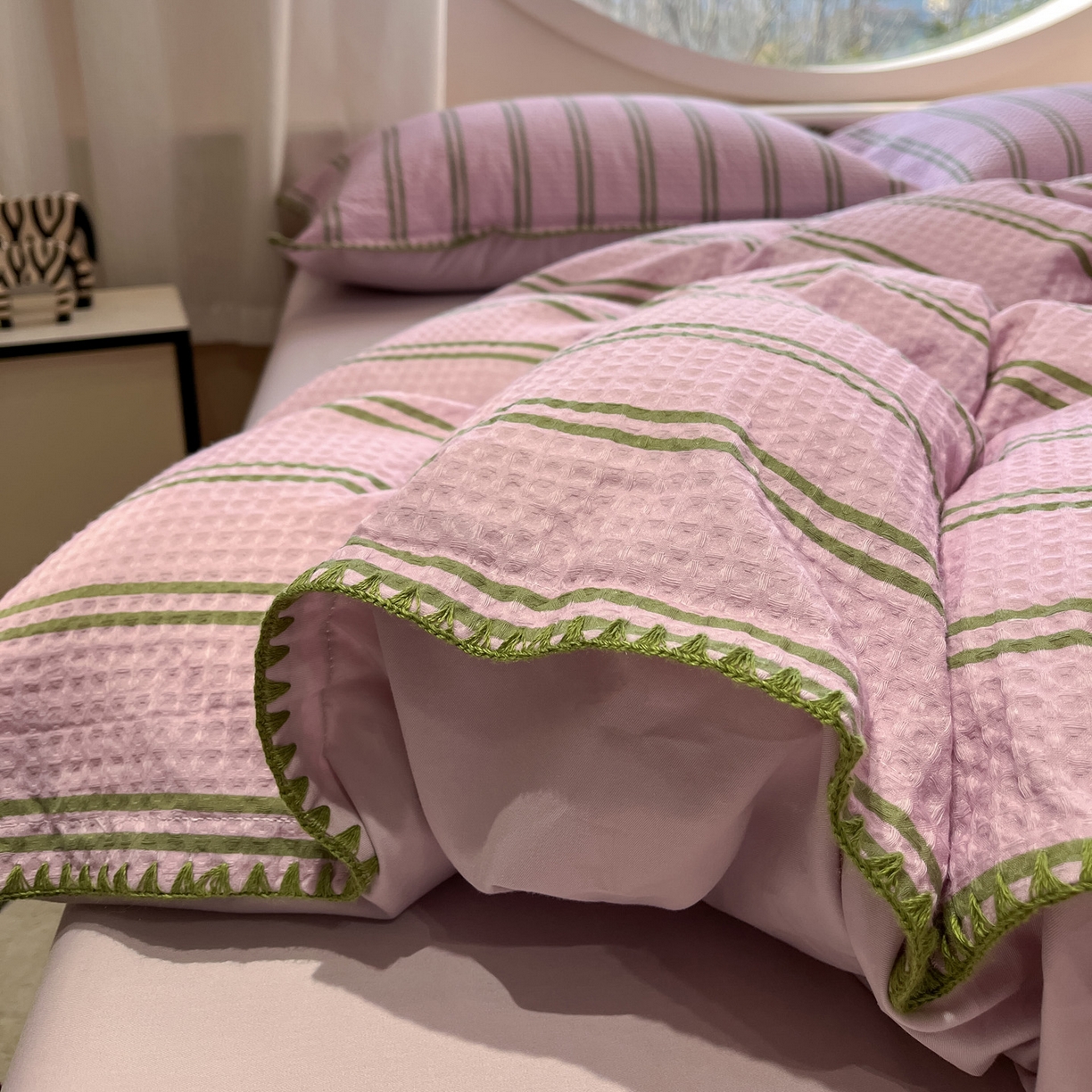 91家纺网 家纺一手货源 找家纺 如一 2026新款全棉华夫格三角针工艺四件套 风月-紫