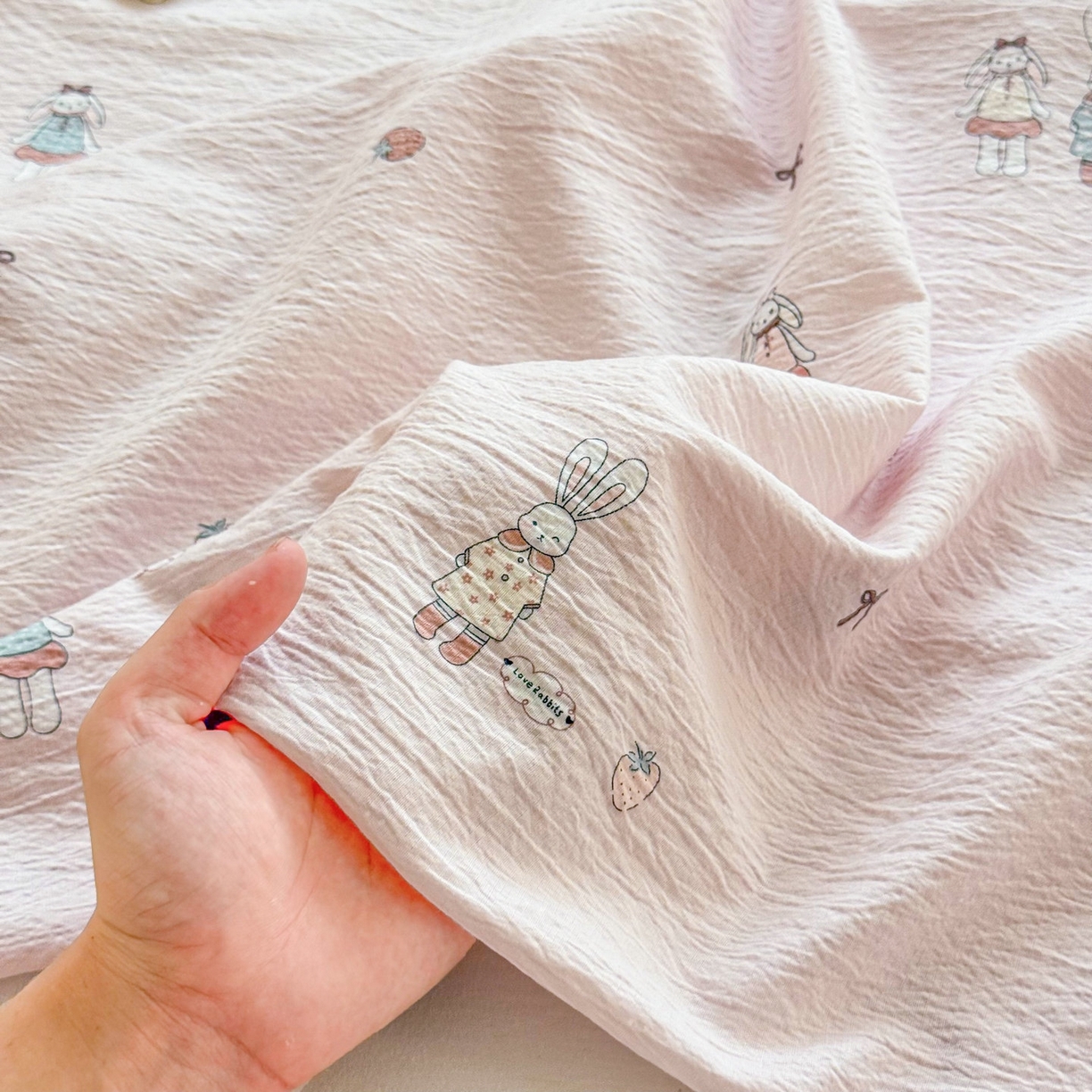 91家纺网 家纺一手货源 找家纺 丽美人家纺 2026新款A类皱皱双层纱印花单床单床单单件 兔小姐