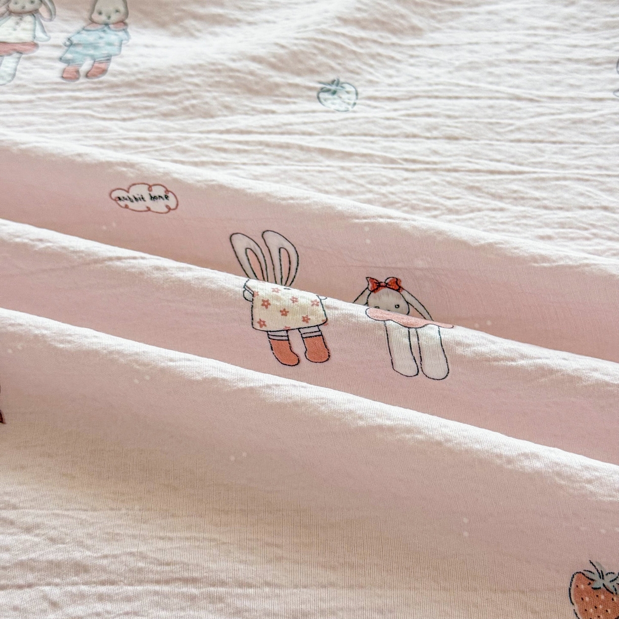 91家纺网 家纺一手货源 找家纺 丽美人家纺 2026新款A类皱皱双层纱印花单床单床单单件 兔小姐