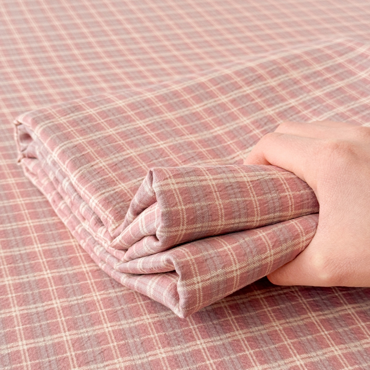 91家纺网 家纺一手货源 找家纺 丽美人家纺 2026新款A类皱皱双层纱印花单床单床单单件 英伦红格