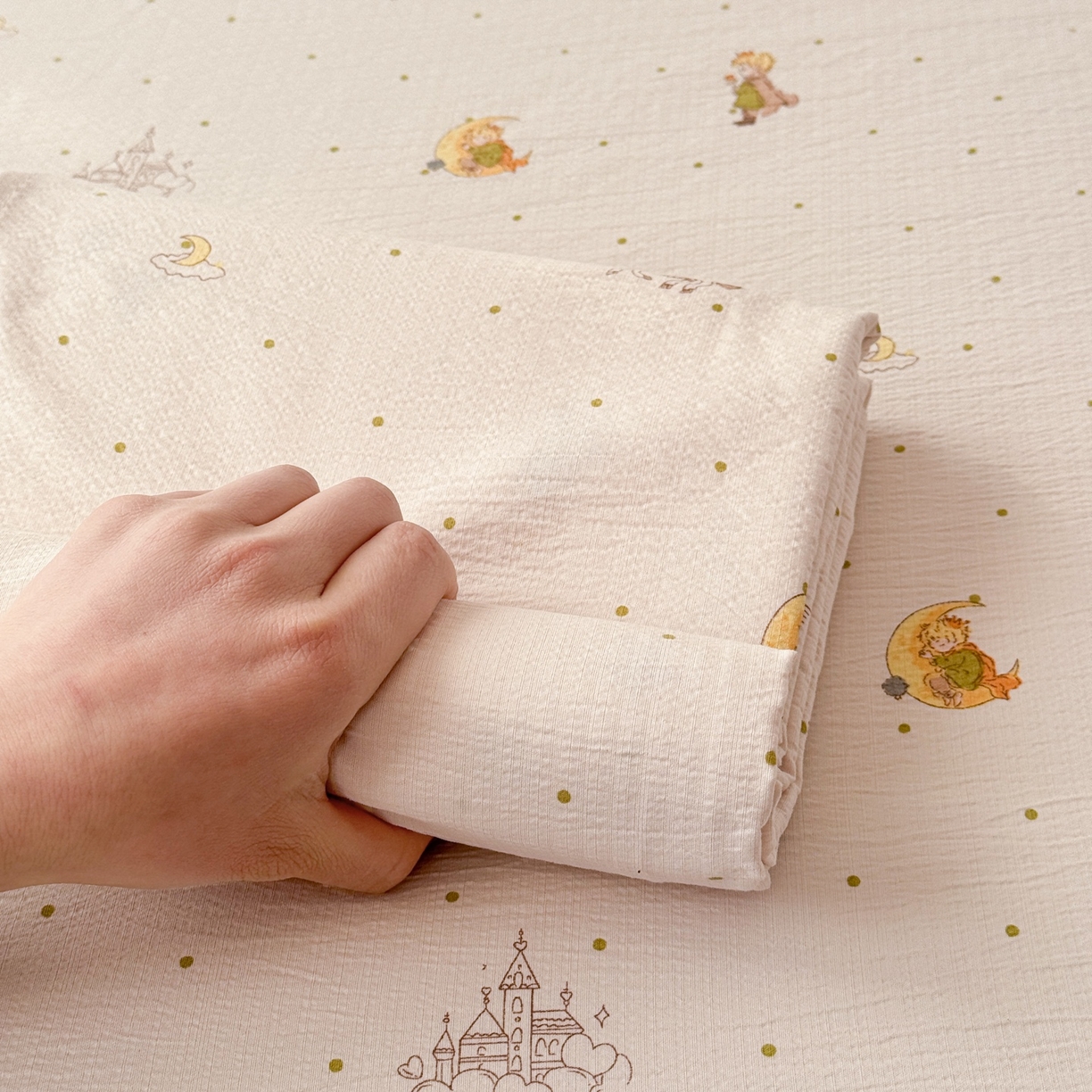 91家纺网 家纺一手货源 找家纺 丽美人家纺 2026新款A类皱皱双层纱印花单床单床单单件 月境骑踪