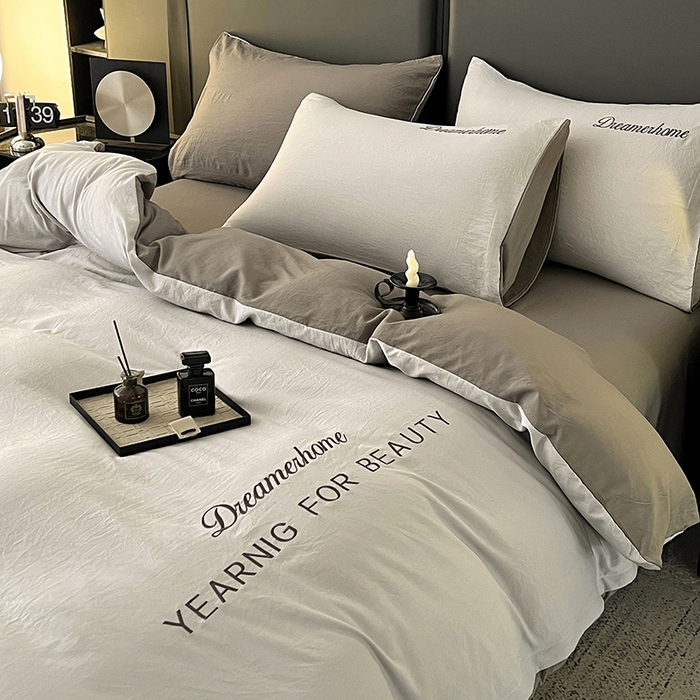 91家纺网 家纺一手货源 找家纺 （总）鑫利来家纺 2026新款古法水洗云朵棉刺绣单被套纯色双拼被套水洗磨毛简约字母刺绣被套