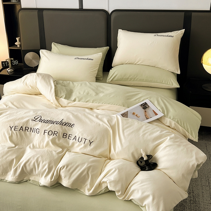 91家纺网 家纺一手货源 找家纺 鑫利来家纺 2026新款古法仿棉水洗云朵棉刺绣单被套纯色双拼水洗磨毛简约字母刺绣被套 慕斯-奶白+果绿