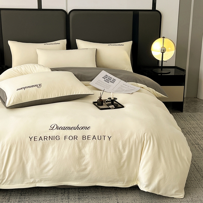 91家纺网 家纺一手货源 找家纺 鑫利来家纺 2026新款古法仿棉水洗云朵棉刺绣单被套纯色双拼水洗磨毛简约字母刺绣被套 慕斯-奶白+中灰