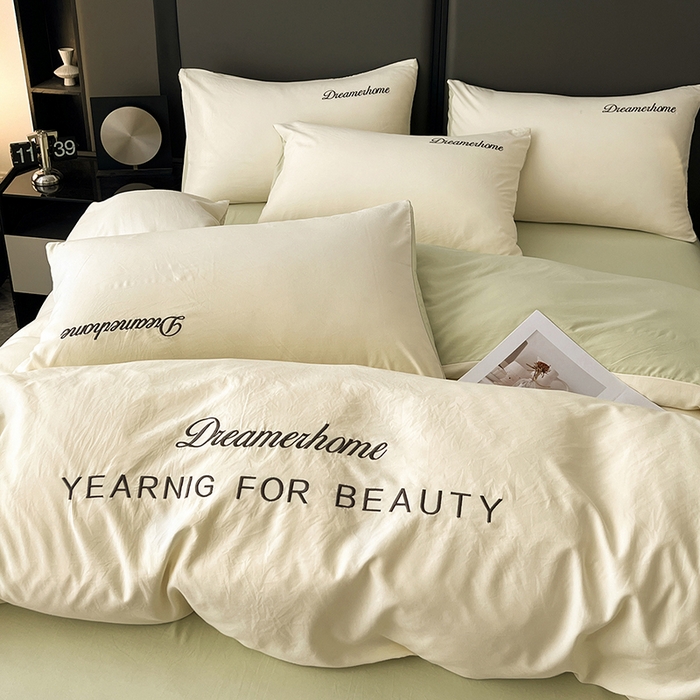 91家纺网 家纺一手货源 找家纺 鑫利来家纺 2026新款古法仿棉水洗云朵棉刺绣单被套纯色双拼水洗磨毛简约字母刺绣被套 慕斯-奶白+果绿