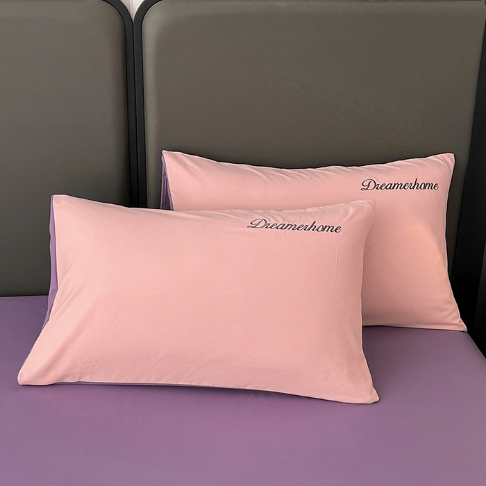 91家纺网 家纺一手货源 找家纺 鑫利来家纺 2026新款古法仿棉水洗云朵棉刺绣单被套纯色双拼水洗磨毛简约字母刺绣被套 慕斯-粉+紫