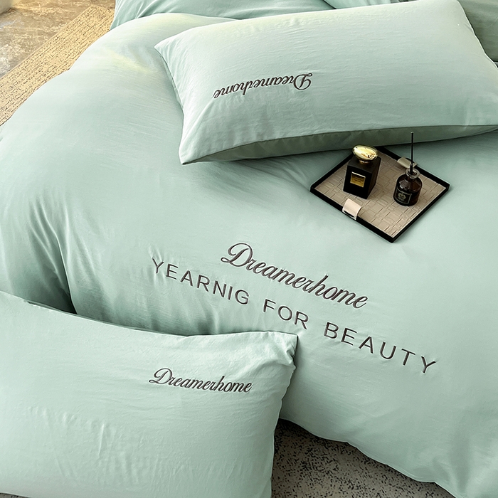 91家纺网 家纺一手货源 找家纺 鑫利来家纺 2026新款古法仿棉水洗云朵棉刺绣单被套纯色双拼水洗磨毛简约字母刺绣被套 慕斯-繁星蓝+天青