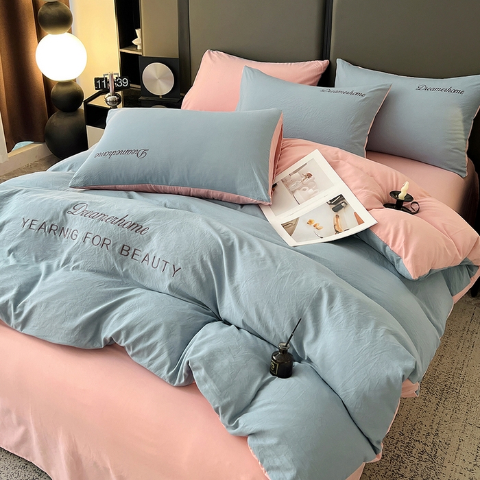 91家纺网 家纺一手货源 找家纺 鑫利来家纺 2026新款古法仿棉水洗云朵棉刺绣单被套纯色双拼水洗磨毛简约字母刺绣被套 慕斯-海清+香叶粉