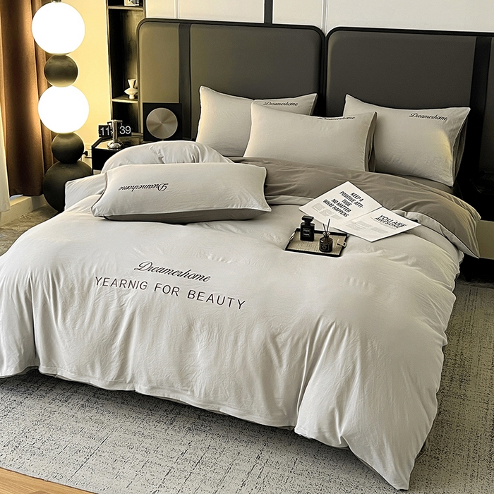 91家纺网 家纺一手货源 找家纺 鑫利来家纺 2026新款古法仿棉水洗云朵棉刺绣单被套纯色双拼水洗磨毛简约字母刺绣被套 慕斯-山灰+中灰