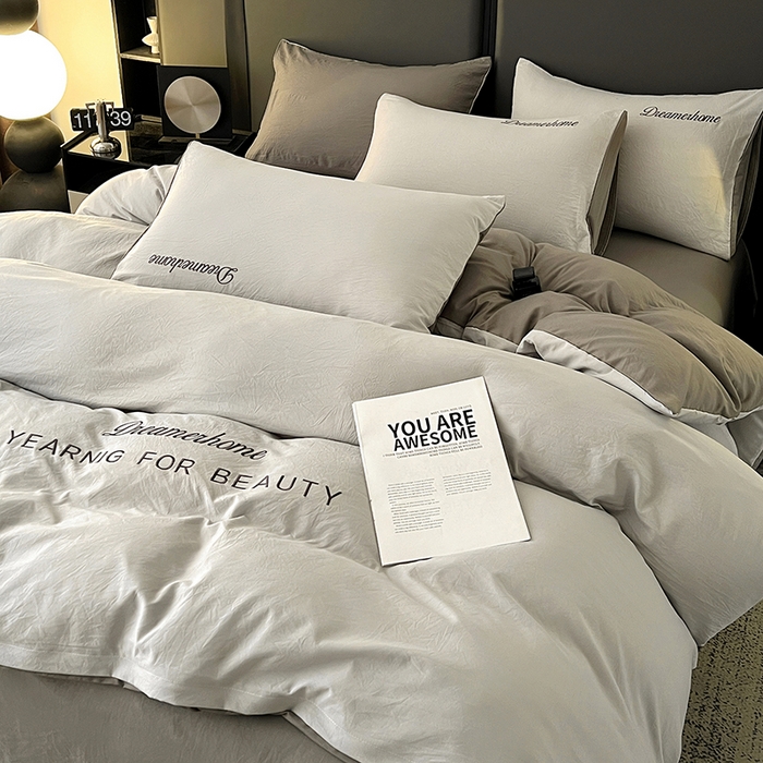 91家纺网 家纺一手货源 找家纺 鑫利来家纺 2026新款古法仿棉水洗云朵棉刺绣单被套纯色双拼水洗磨毛简约字母刺绣被套 慕斯-山灰+中灰