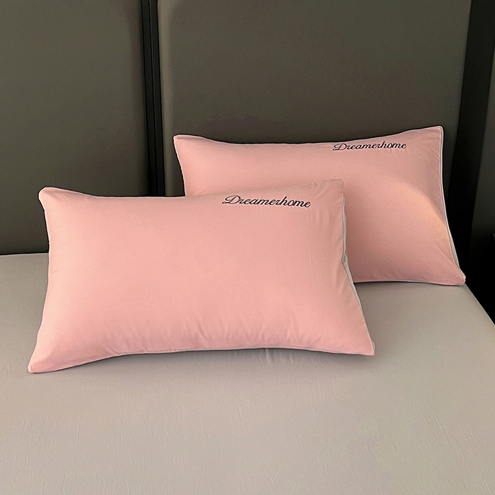 91家纺网 家纺一手货源 找家纺 （总）鑫利来家纺 2026新款古法仿棉水洗云朵棉刺绣单枕套纯色双拼水洗磨毛简约字母刺绣枕套