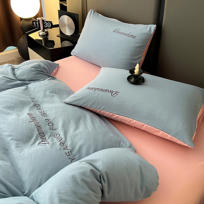 91家纺网 家纺一手货源 找家纺 鑫利来家纺 2026新款古法仿棉水洗云朵棉刺绣单枕套纯色双拼水洗磨毛简约字母刺绣枕套 慕斯-海清+香叶粉