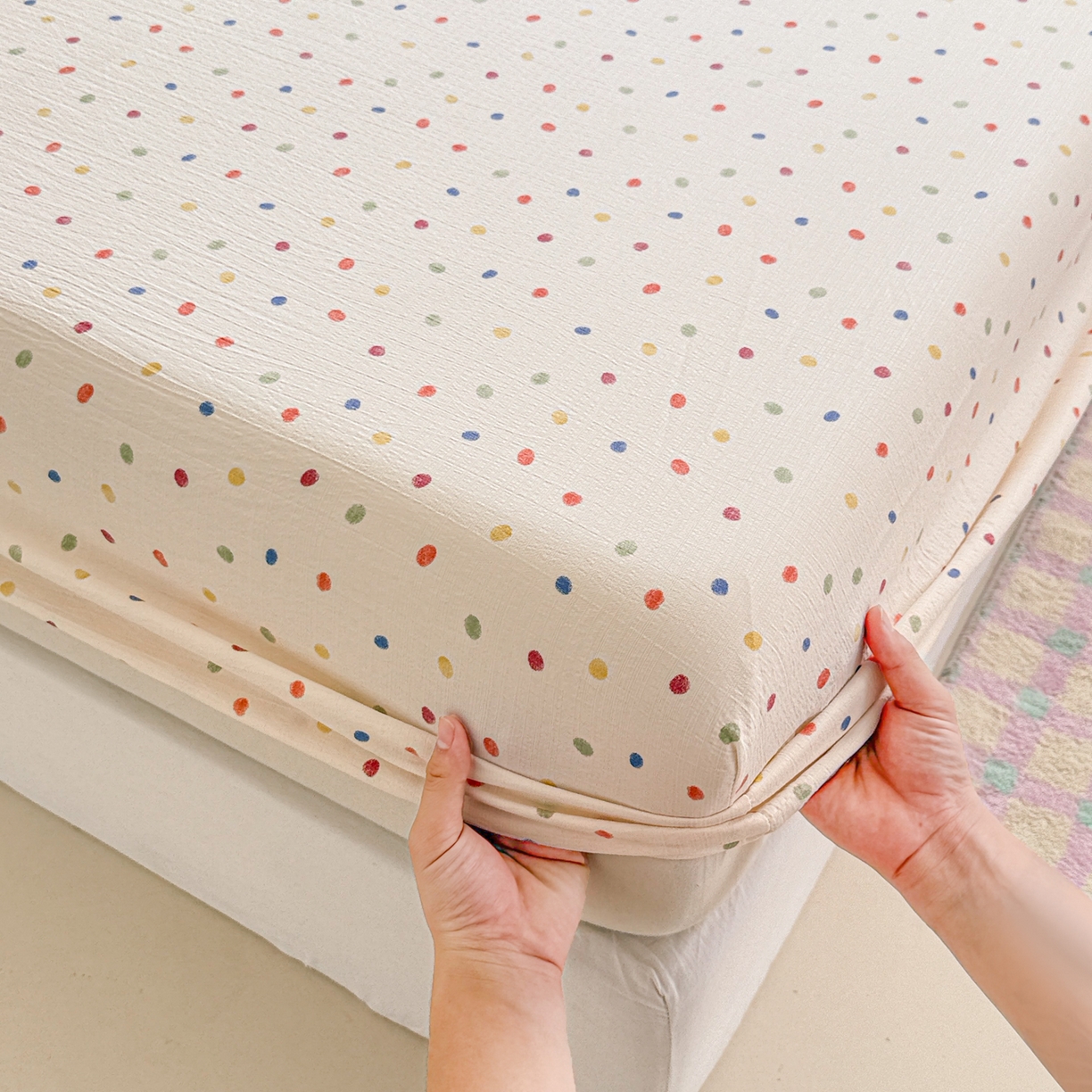 91家纺网 家纺一手货源 找家纺 丽美人家纺 2026新款A类柔软双层皱皱纱印花单床笠床笠单件 彩色波点