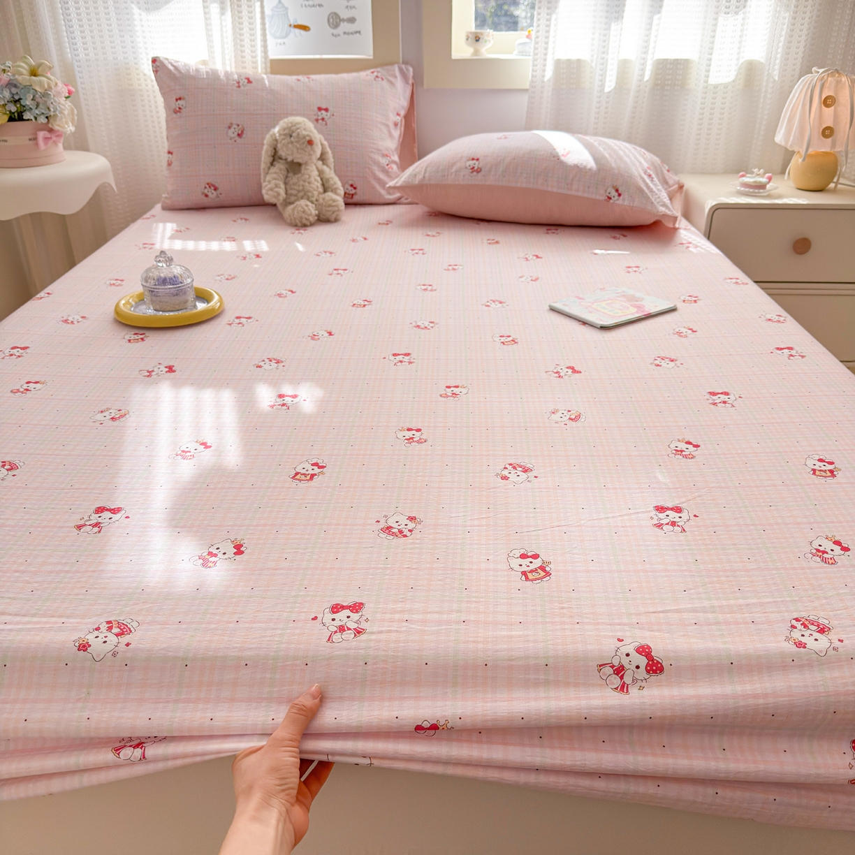 91家纺网 家纺一手货源 找家纺 丽美人家纺 2026新款A类柔软双层皱皱纱印花单床笠床笠单件 粉格猫咪