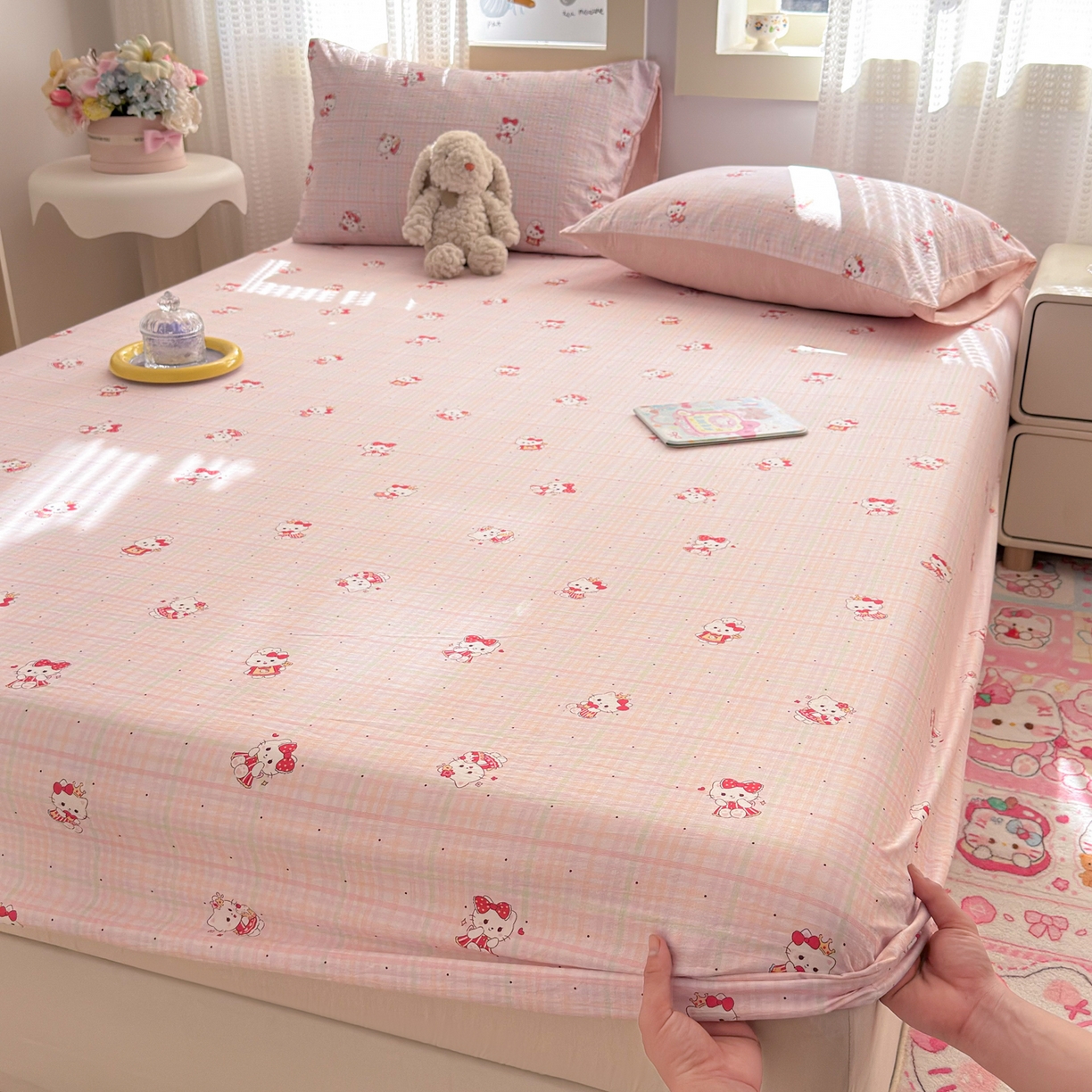 91家纺网 家纺一手货源 找家纺 丽美人家纺 2026新款A类柔软双层皱皱纱印花单床笠床笠单件 粉格猫咪