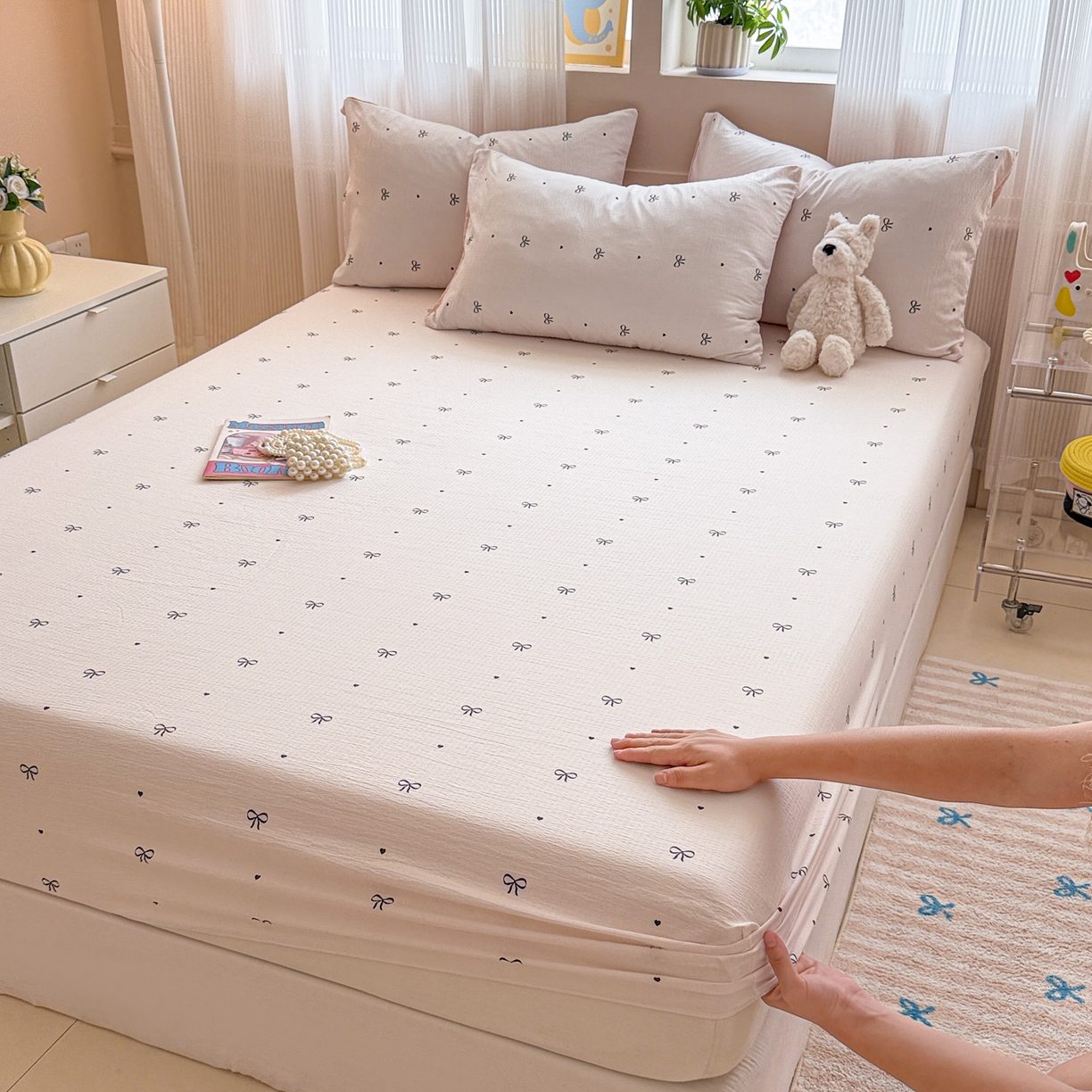 91家纺网 家纺一手货源 找家纺 丽美人家纺 2026新款A类柔软双层皱皱纱印花单床笠床笠单件 粉蝴蝶结