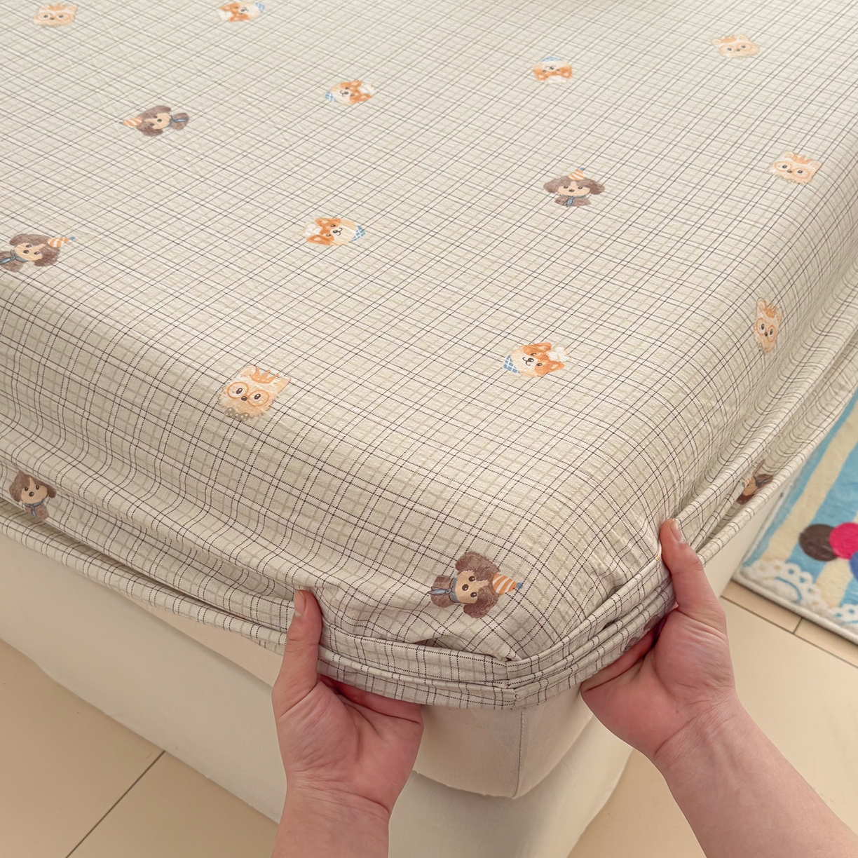 91家纺网 家纺一手货源 找家纺 丽美人家纺 2026新款A类柔软双层皱皱纱印花单床笠床笠单件 格仔萌宠