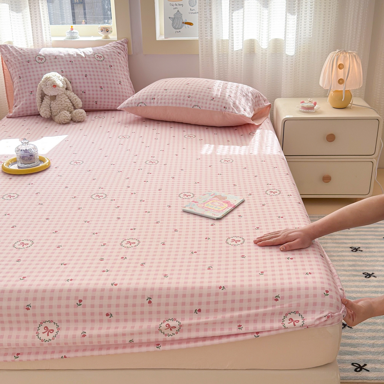 91家纺网 家纺一手货源 找家纺 丽美人家纺 2026新款A类柔软双层皱皱纱印花单床笠床笠单件 格子蝴蝶结