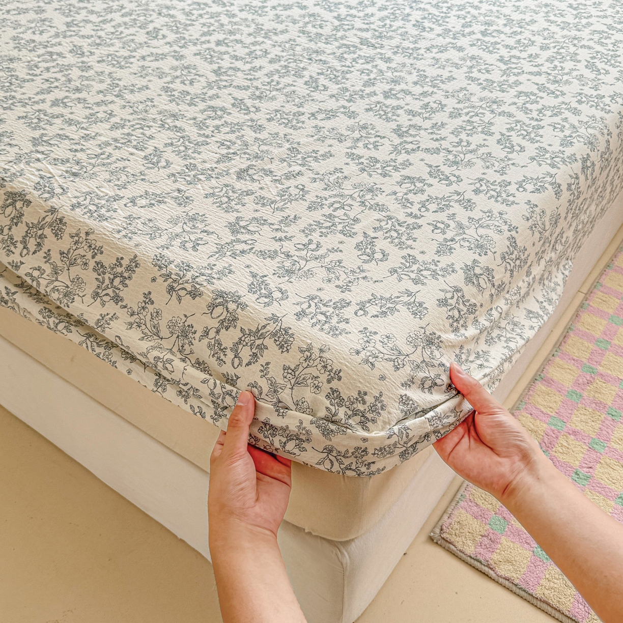 91家纺网 家纺一手货源 找家纺 丽美人家纺 2026新款A类柔软双层皱皱纱印花单床笠床笠单件 花开漫漫