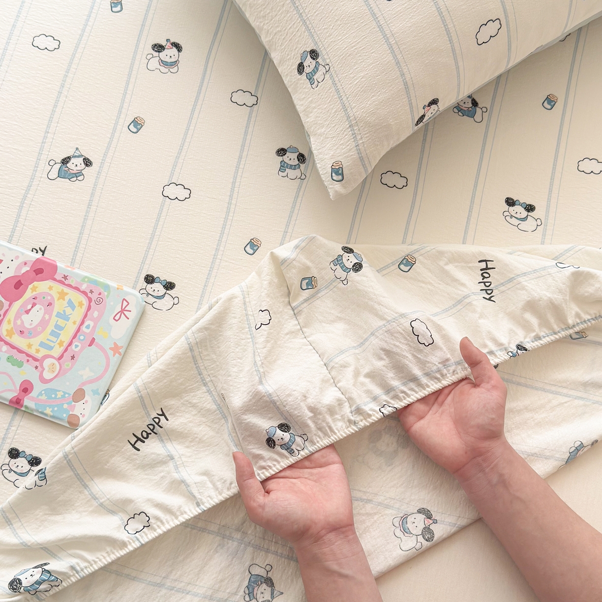 91家纺网 家纺一手货源 找家纺 丽美人家纺 2026新款A类柔软双层皱皱纱印花单床笠床笠单件 萌犬乐园