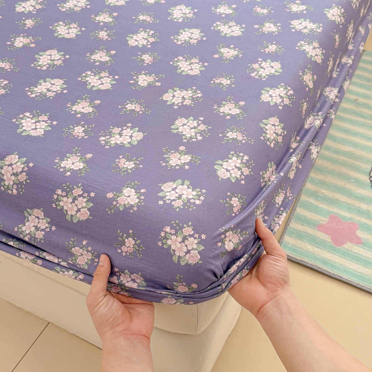 91家纺网 家纺一手货源 找家纺 丽美人家纺 2026新款A类柔软双层皱皱纱印花单床笠床笠单件 浅紫花绒