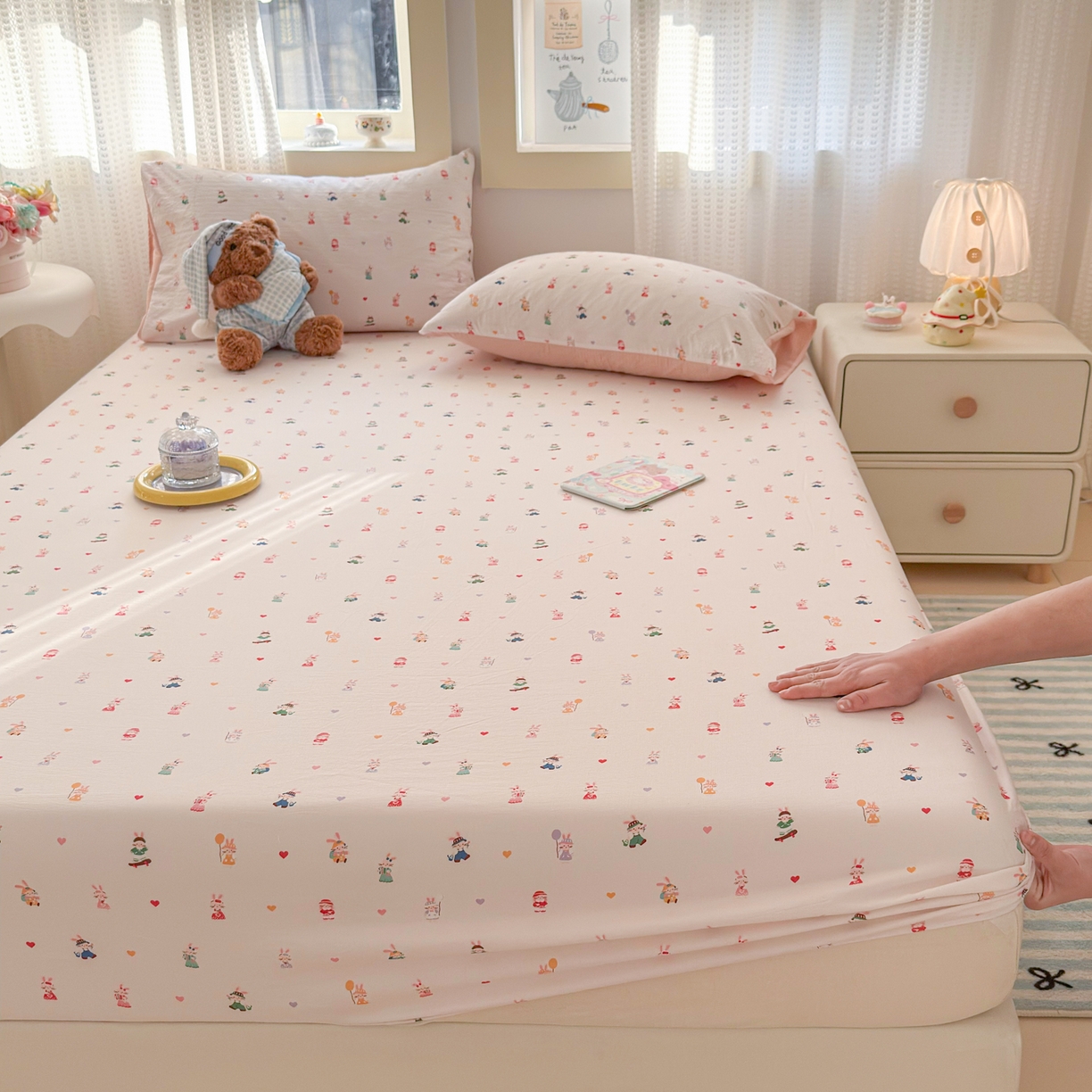 91家纺网 家纺一手货源 找家纺 丽美人家纺 2026新款A类柔软双层皱皱纱印花单床笠床笠单件 桃心萌兔集