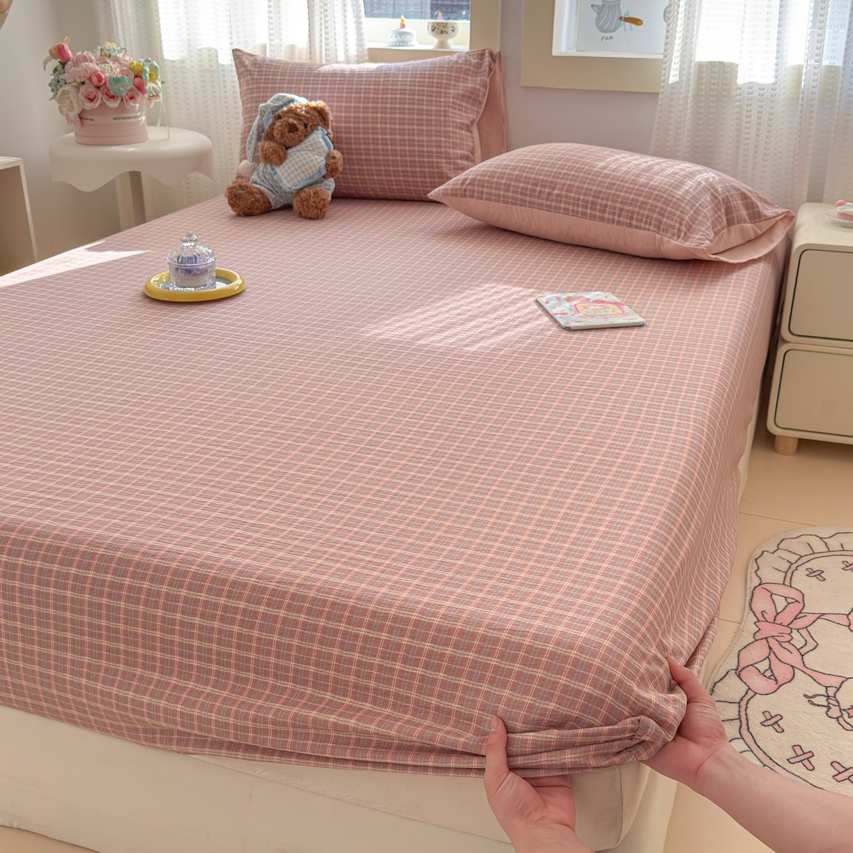 91家纺网 家纺一手货源 找家纺 丽美人家纺 2026新款A类柔软双层皱皱纱印花单床笠床笠单件 英伦红格